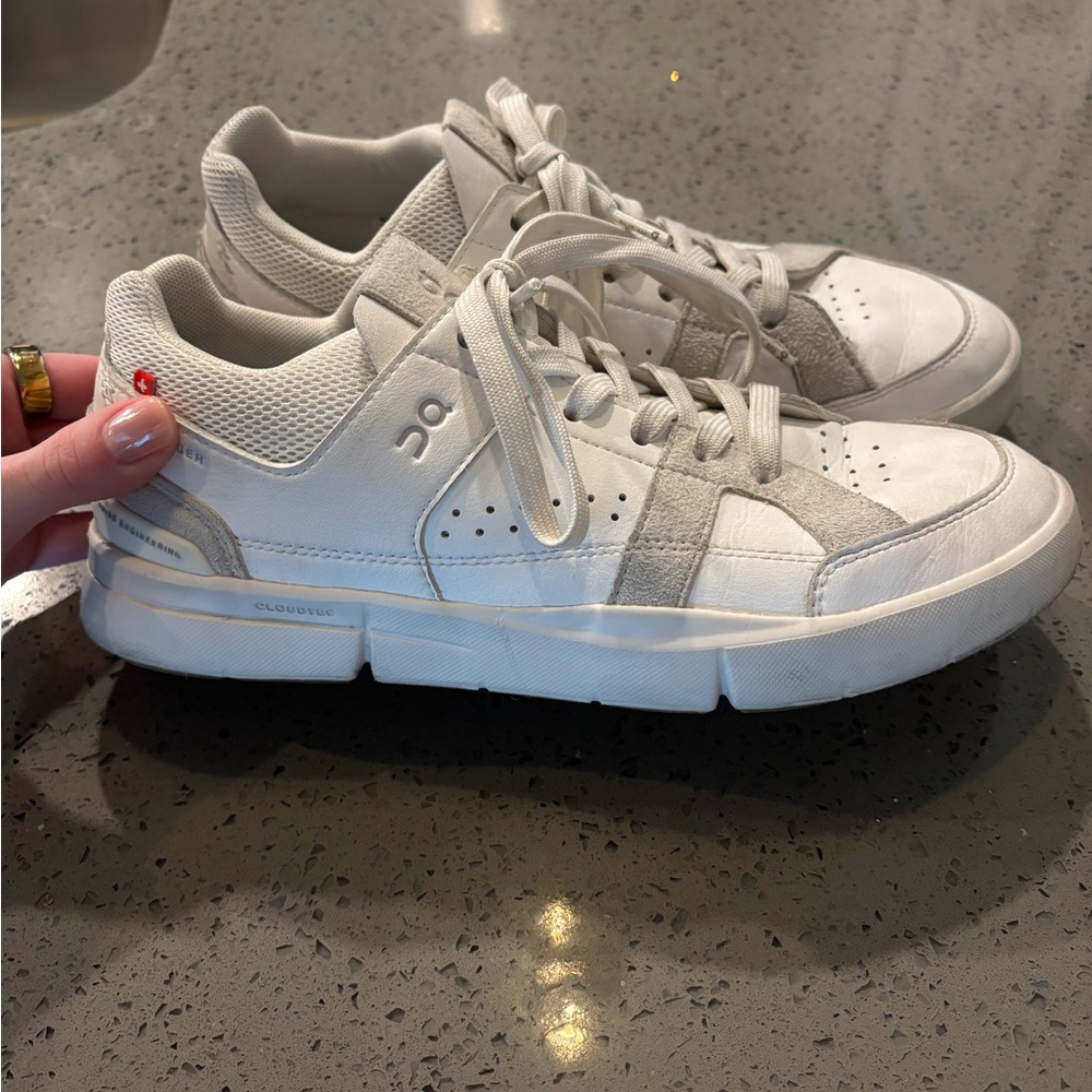 ON Running The Roger Clubhouse sneaker training gym shoe 7.5